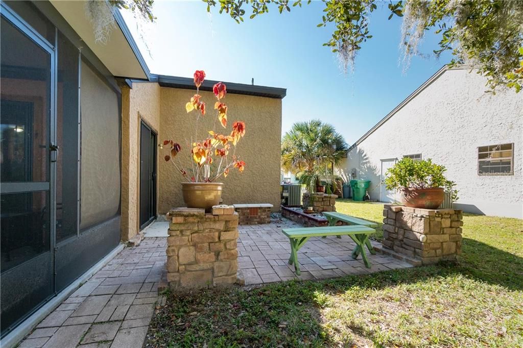 Recently Sold: $134,900 (2 beds, 1 baths, 813 Square Feet)