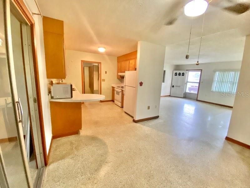 Recently Sold: $175,000 (2 beds, 1 baths, 1078 Square Feet)