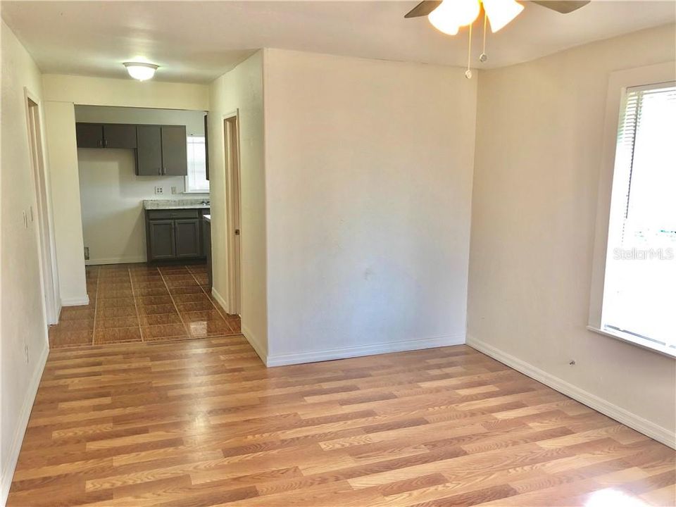 Recently Rented: $950 (2 beds, 1 baths, 696 Square Feet)