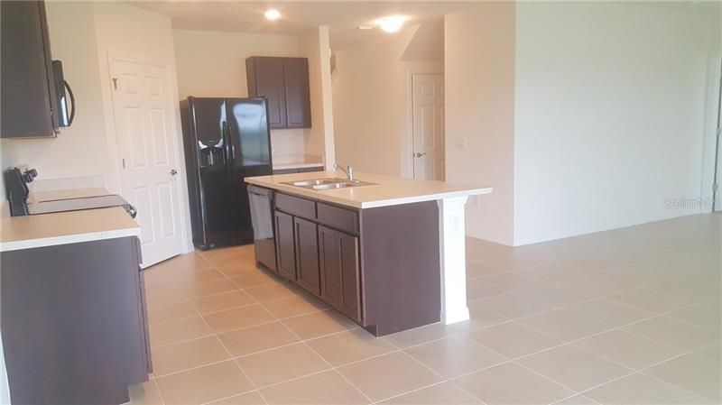 Recently Rented: $2,000 (5 beds, 2 baths, 2807 Square Feet)