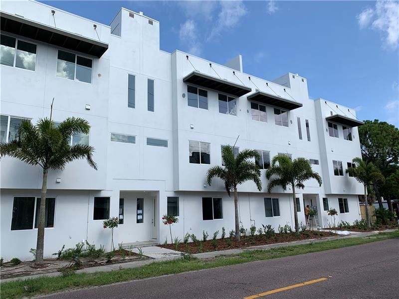 Vendido Recientemente: $499,000 (3 camas, 3 baños, 2497 Pies cuadrados)