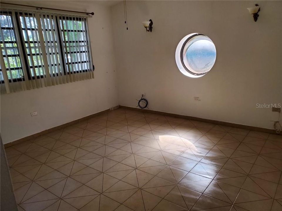 Vendido Recientemente: $176,000 (3 camas, 3 baños, 1605 Pies cuadrados)