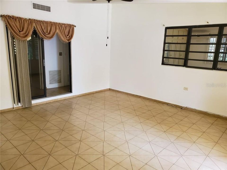 Vendido Recientemente: $176,000 (3 camas, 3 baños, 1605 Pies cuadrados)