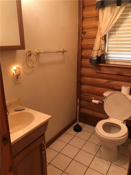 Recently Sold: $129,900 (2 beds, 1 baths, 897 Square Feet)
