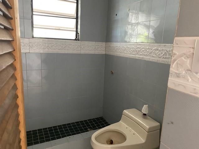 Vendido Recientemente: $112,000 (3 camas, 2 baños, 2000 Pies cuadrados)