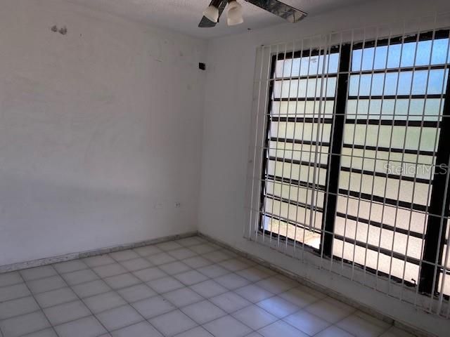 Vendido Recientemente: $112,000 (3 camas, 2 baños, 2000 Pies cuadrados)