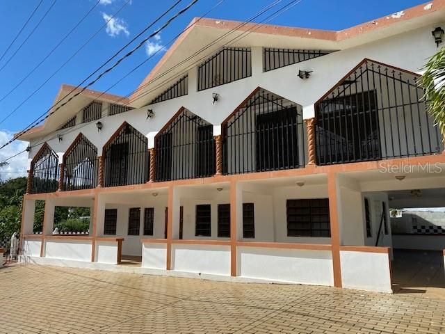 Vendido Recientemente: $112,000 (3 camas, 2 baños, 2000 Pies cuadrados)