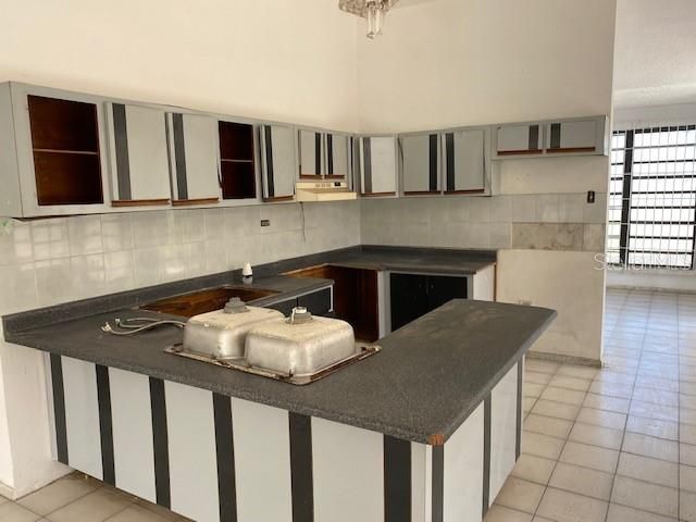 Vendido Recientemente: $112,000 (3 camas, 2 baños, 2000 Pies cuadrados)