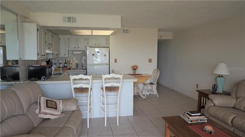 Recently Sold: $210,000 (1 beds, 1 baths, 733 Square Feet)