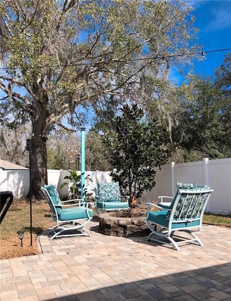Huge fenced-in backyard, perfect for entertaining!