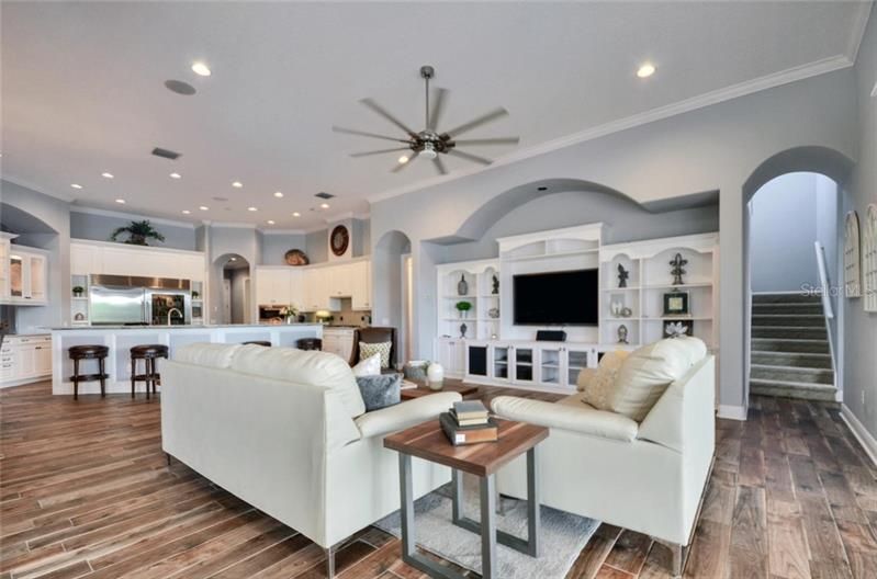Recently Sold: $999,000 (5 beds, 5 baths, 4648 Square Feet)
