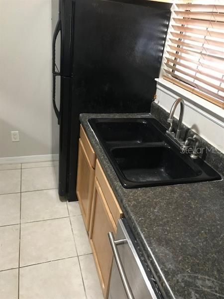 Recently Rented: $925 (2 beds, 1 baths, 896 Square Feet)