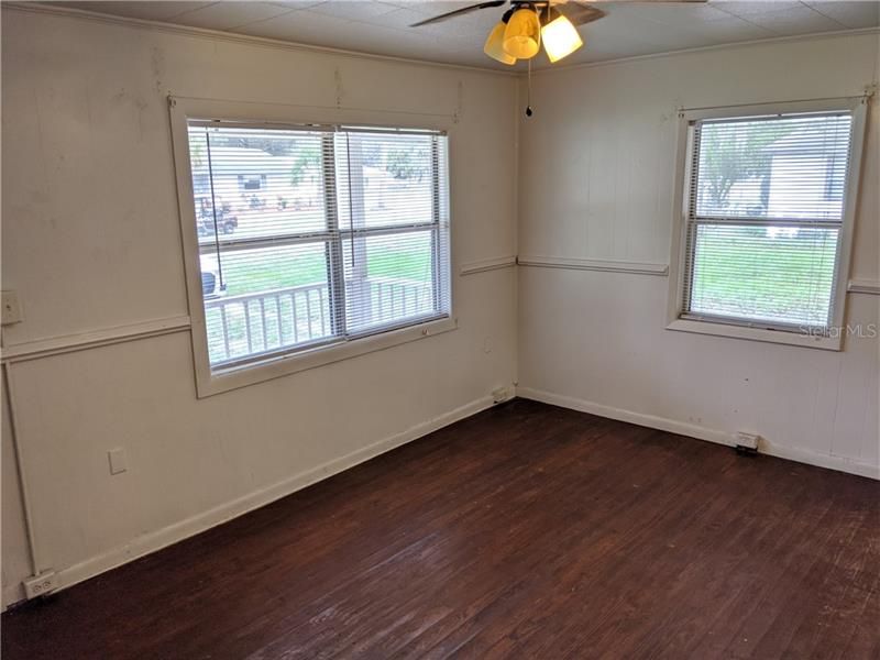 Recently Rented: $1,000 (3 beds, 1 baths, 952 Square Feet)