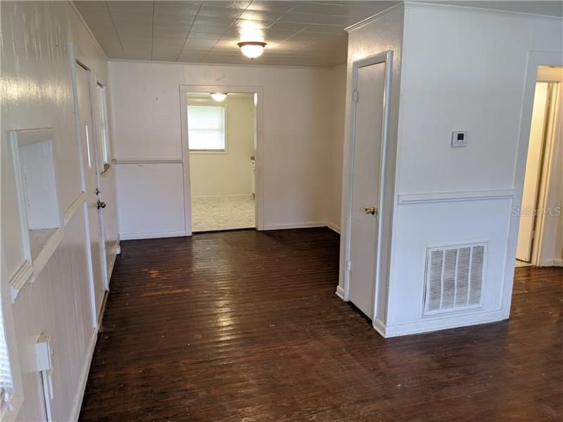 Recently Rented: $1,000 (3 beds, 1 baths, 952 Square Feet)