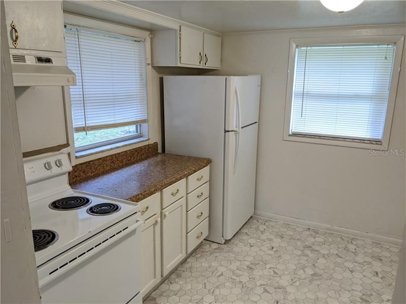 Recently Rented: $1,000 (3 beds, 1 baths, 952 Square Feet)