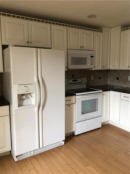 Recently Sold: $89,900 (2 beds, 1 baths, 891 Square Feet)