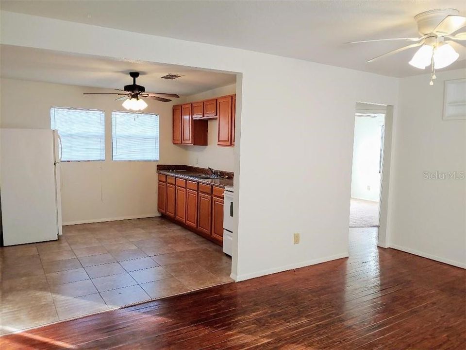 Recently Sold: $165,000 (2 beds, 1 baths, 696 Square Feet)