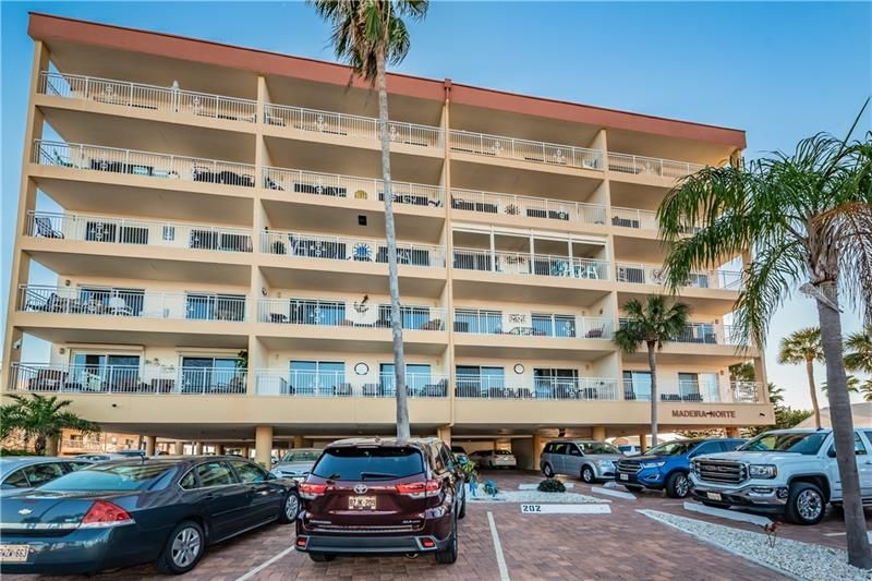 Recently Sold: $449,000 (2 beds, 2 baths, 940 Square Feet)