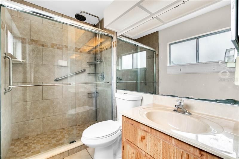 最近售出: $185,000 (3 贝兹, 2 浴室, 1088 平方英尺)