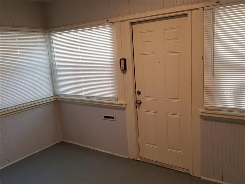 Recently Rented: $900 (2 beds, 1 baths, 816 Square Feet)
