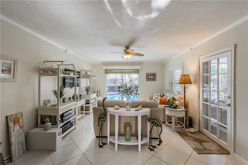 Recently Sold: $460,000 (2 beds, 1 baths, 1348 Square Feet)