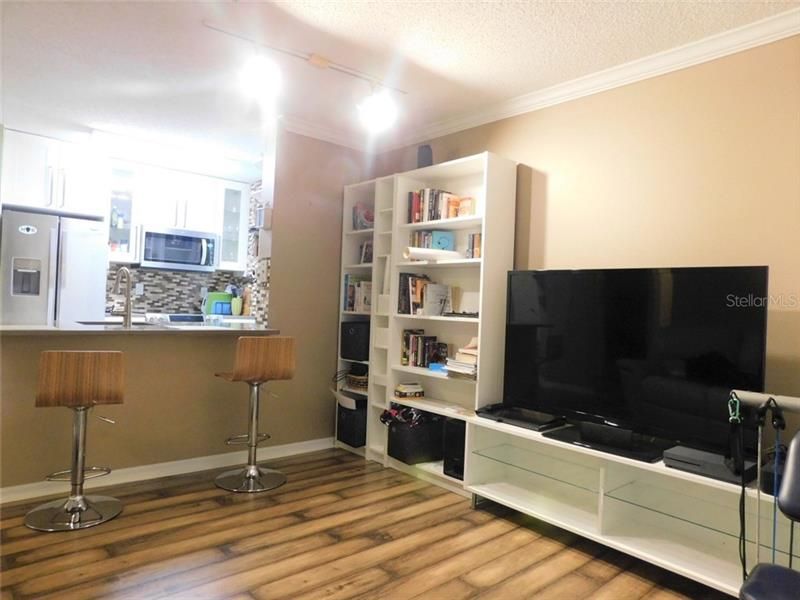 Recently Rented: $1,050 (1 beds, 1 baths, 576 Square Feet)
