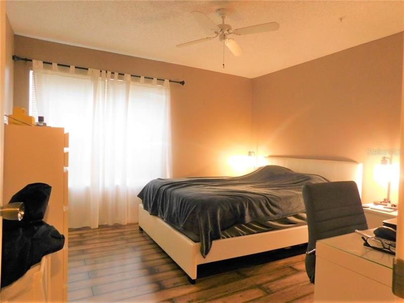 Recently Rented: $1,050 (1 beds, 1 baths, 576 Square Feet)