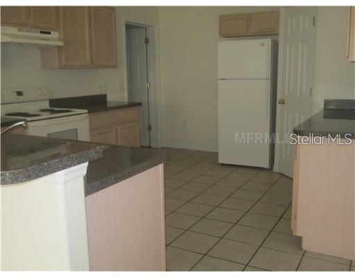 Recently Rented: $995 (3 beds, 2 baths, 2729 Square Feet)