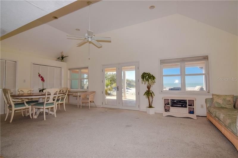 Living/Dining Area- Ocean View!