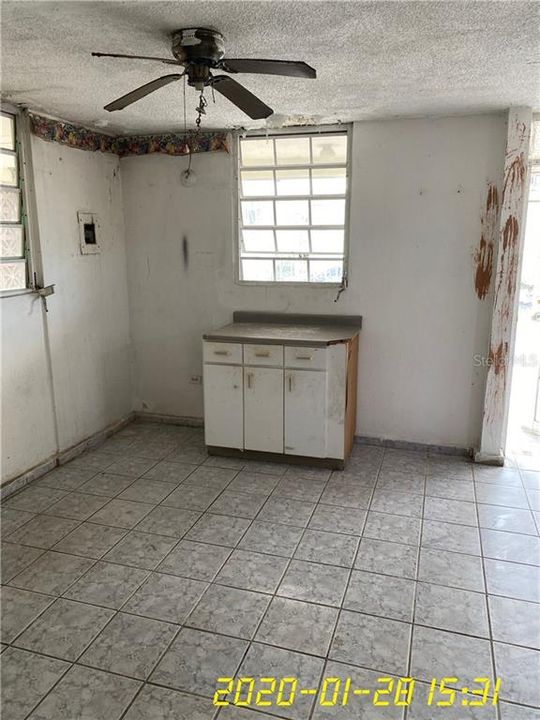 Vendido Recientemente: $38,000 (2 camas, 1 baños, 725 Pies cuadrados)