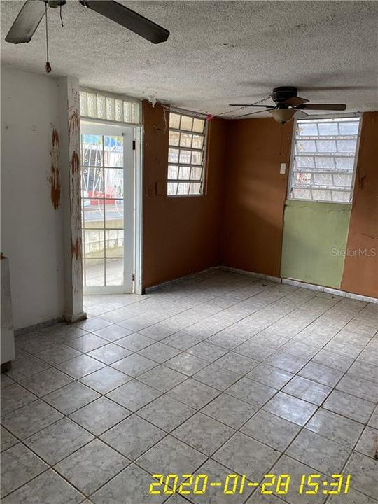 Vendido Recientemente: $38,000 (2 camas, 1 baños, 725 Pies cuadrados)