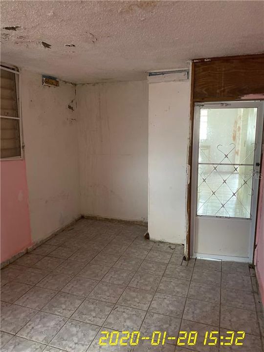 Vendido Recientemente: $38,000 (2 camas, 1 baños, 725 Pies cuadrados)