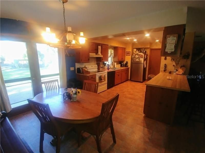 Dining room and kitchen combo