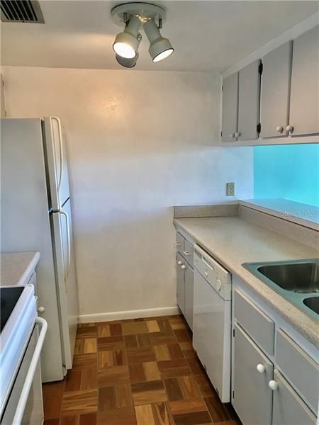 Recently Rented: $800 (1 beds, 1 baths, 690 Square Feet)
