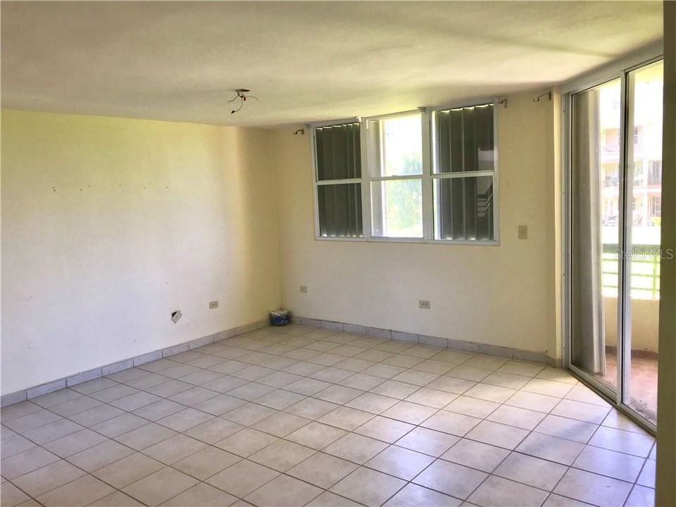 Vendido Recientemente: $117,500 (3 camas, 2 baños, 1115 Pies cuadrados)