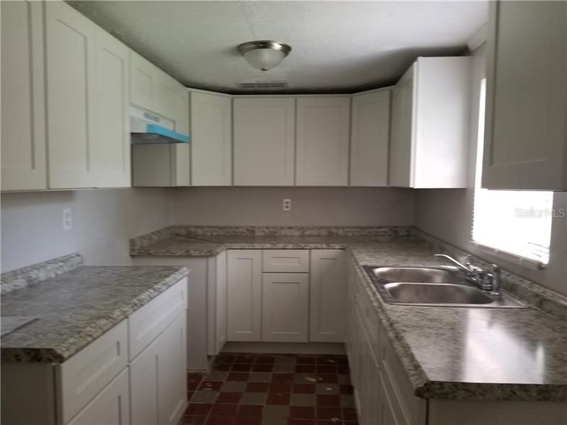 Recently Rented: $925 (3 beds, 1 baths, 744 Square Feet)