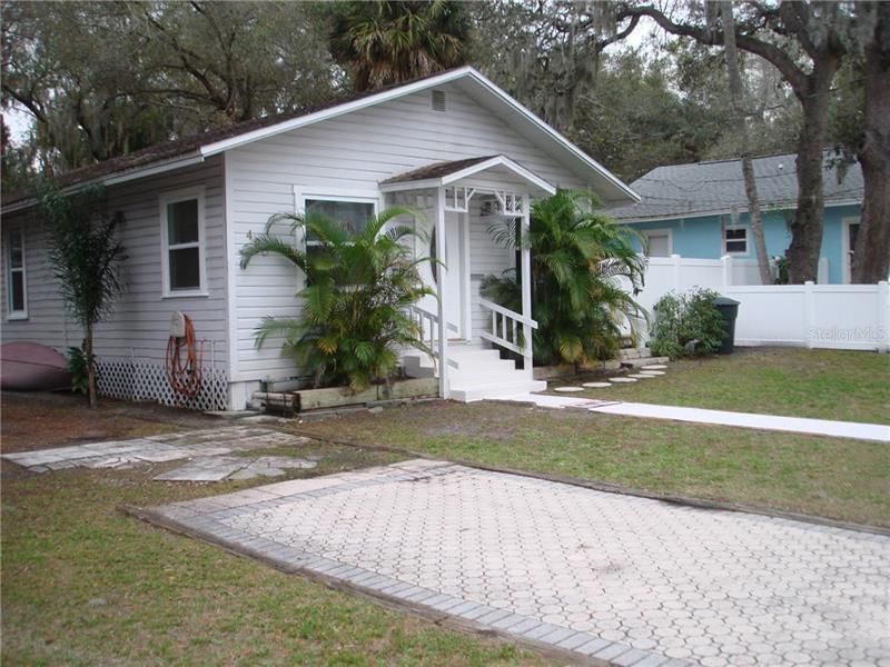 Recently Rented: $1,700 (3 beds, 1 baths, 1362 Square Feet)