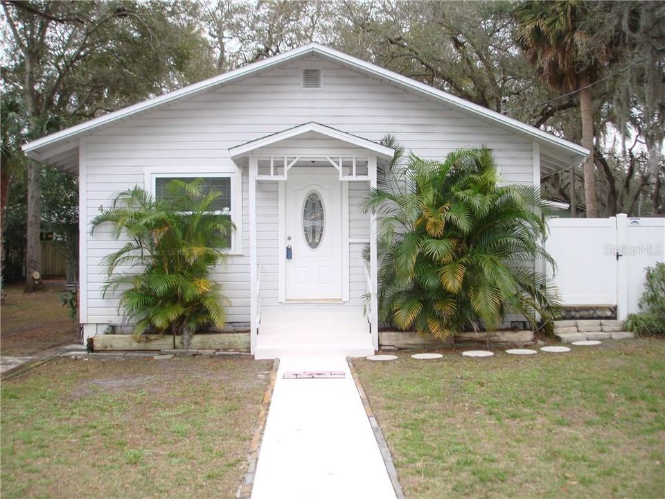 Recently Rented: $1,700 (3 beds, 1 baths, 1362 Square Feet)