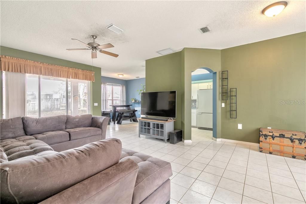 Recently Sold: $125,000 (3 beds, 2 baths, 1403 Square Feet)