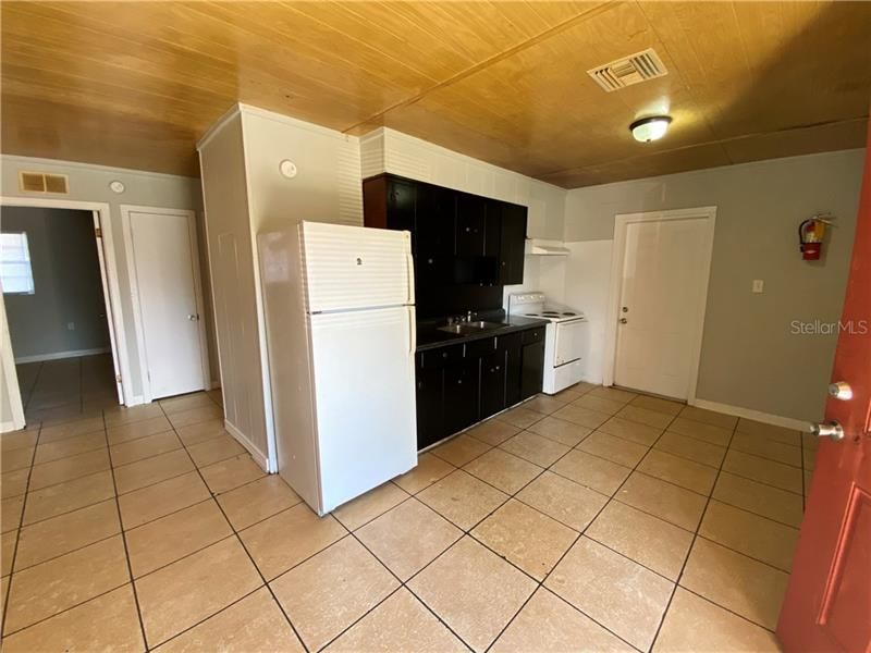 Recently Rented: $795 (2 beds, 1 baths, 975 Square Feet)