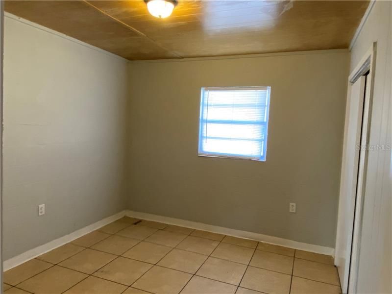 Recently Rented: $795 (2 beds, 1 baths, 975 Square Feet)