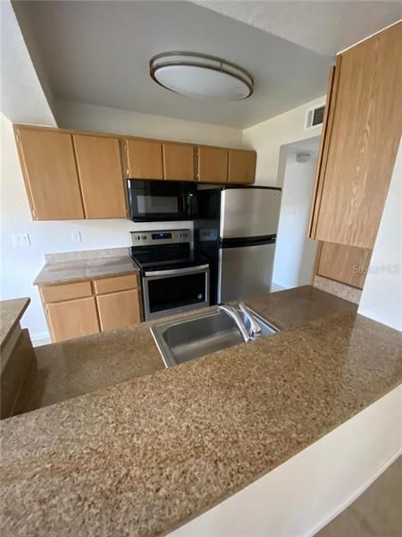 Recently Rented: $1,050 (1 beds, 1 baths, 754 Square Feet)