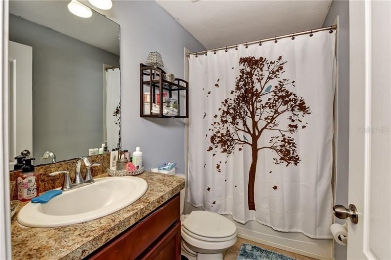 最近售出: $160,000 (3 贝兹, 2 浴室, 1372 平方英尺)