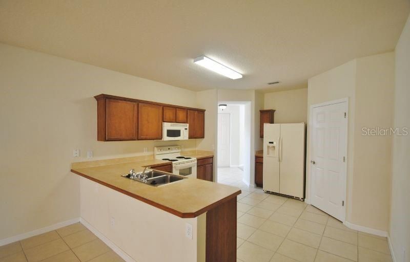 Recently Rented: $1,599 (3 beds, 2 baths, 1772 Square Feet)