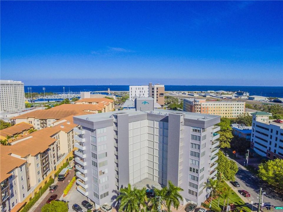 Recently Sold: $320,000 (2 beds, 1 baths, 983 Square Feet)