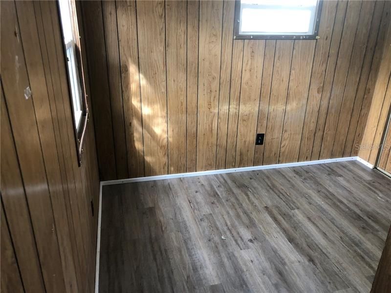 Vendido Recientemente: $57,000 (2 camas, 2 baños, 960 Pies cuadrados)