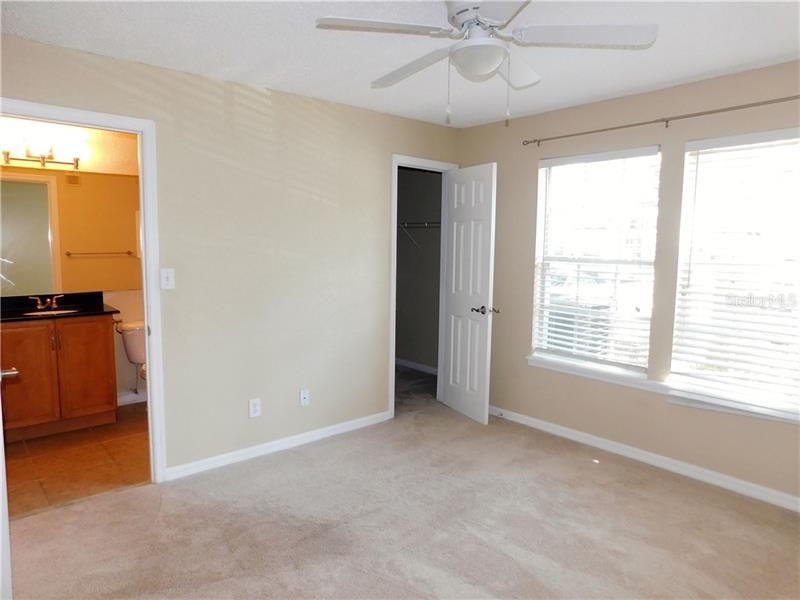 Recently Sold: $140,000 (2 beds, 2 baths, 1121 Square Feet)