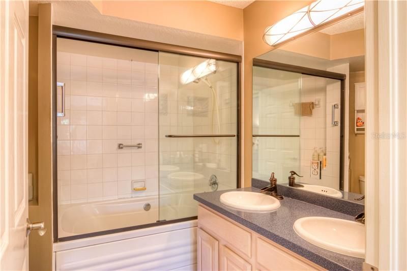 最近售出: $229,000 (3 贝兹, 2 浴室, 1312 平方英尺)