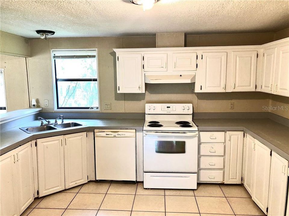 Recently Sold: $89,000 (3 beds, 2 baths, 1718 Square Feet)