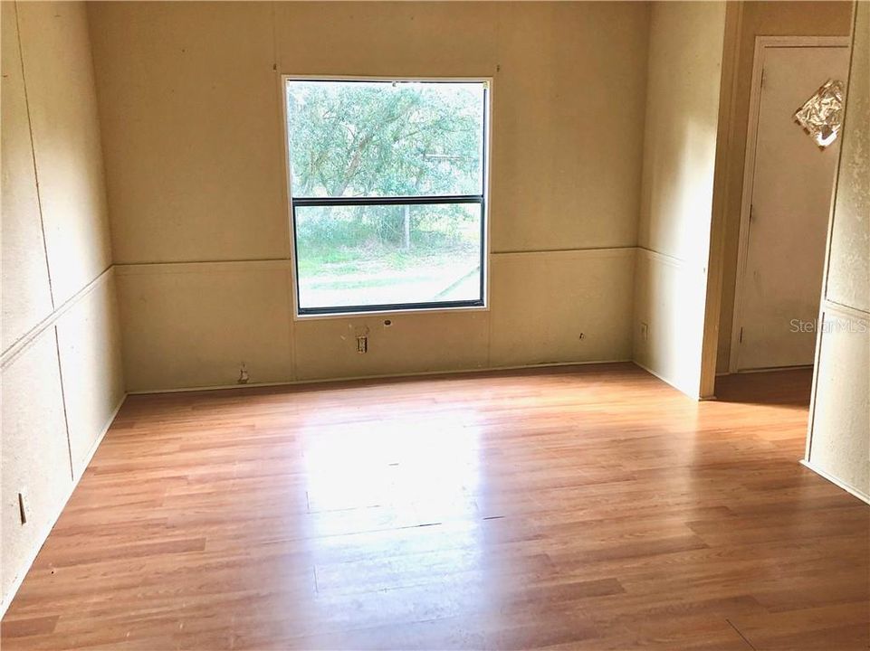 Vendido Recientemente: $89,000 (3 camas, 2 baños, 1718 Pies cuadrados)